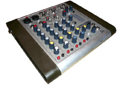 Soundcraft Compact 4 - Equipment von DJ Markus, Ihr mobiler Discjockey in Hannover und Umland, zu günstigen Preisen buchbar als DJ für Hochzeit, DJ für Geburtstag oder auch als Party DJ für andere Events wie Silberhochzeit, Abiball, Polterabend, Weihnachtsfeier uvm.